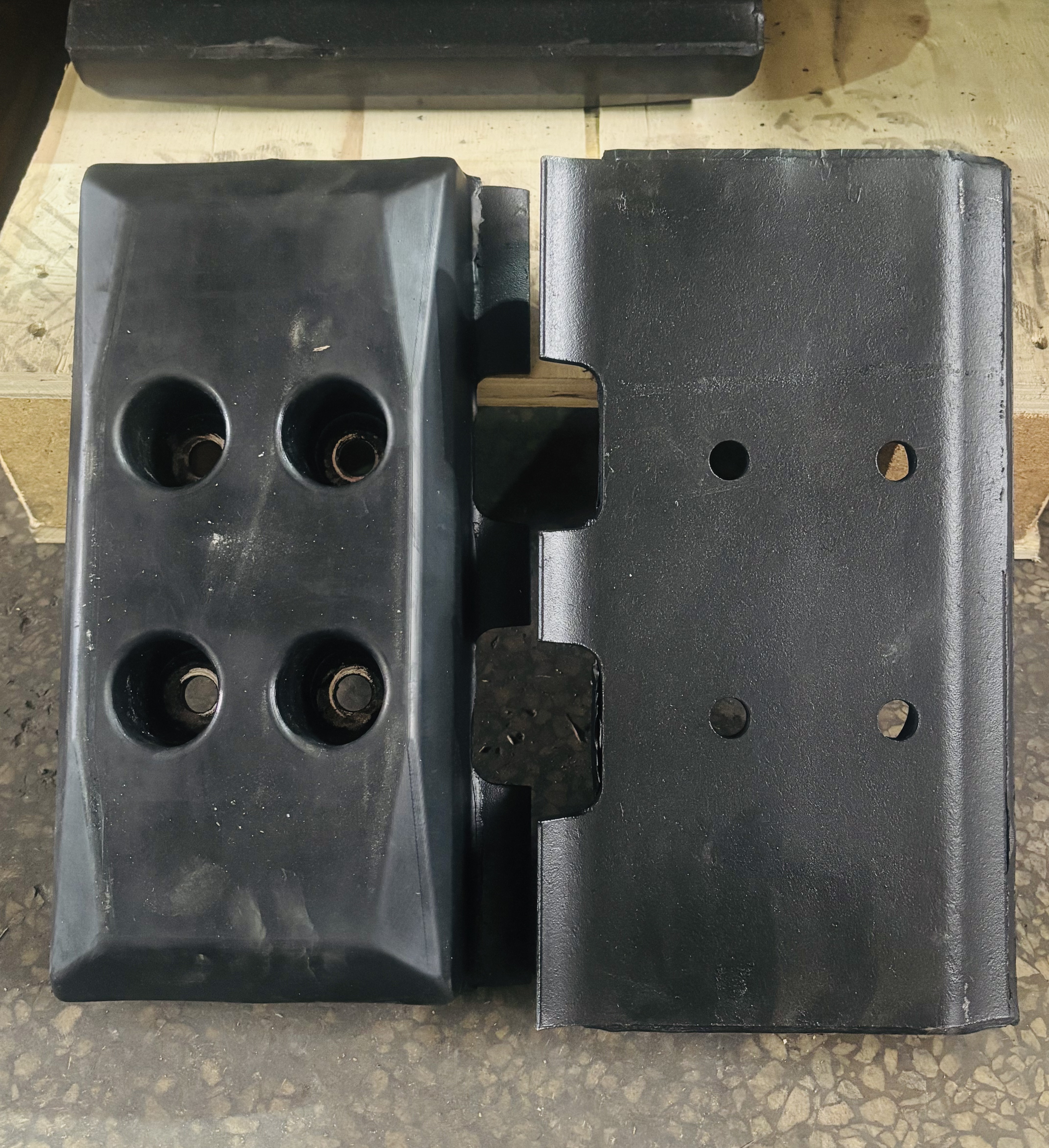 2443871 Rubber Pad Track Shoe – For S1100 / S1300 Excavator